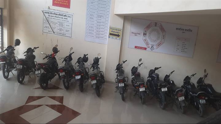 Action taken against Rapido bike taxis operating without trade licenses in Indore